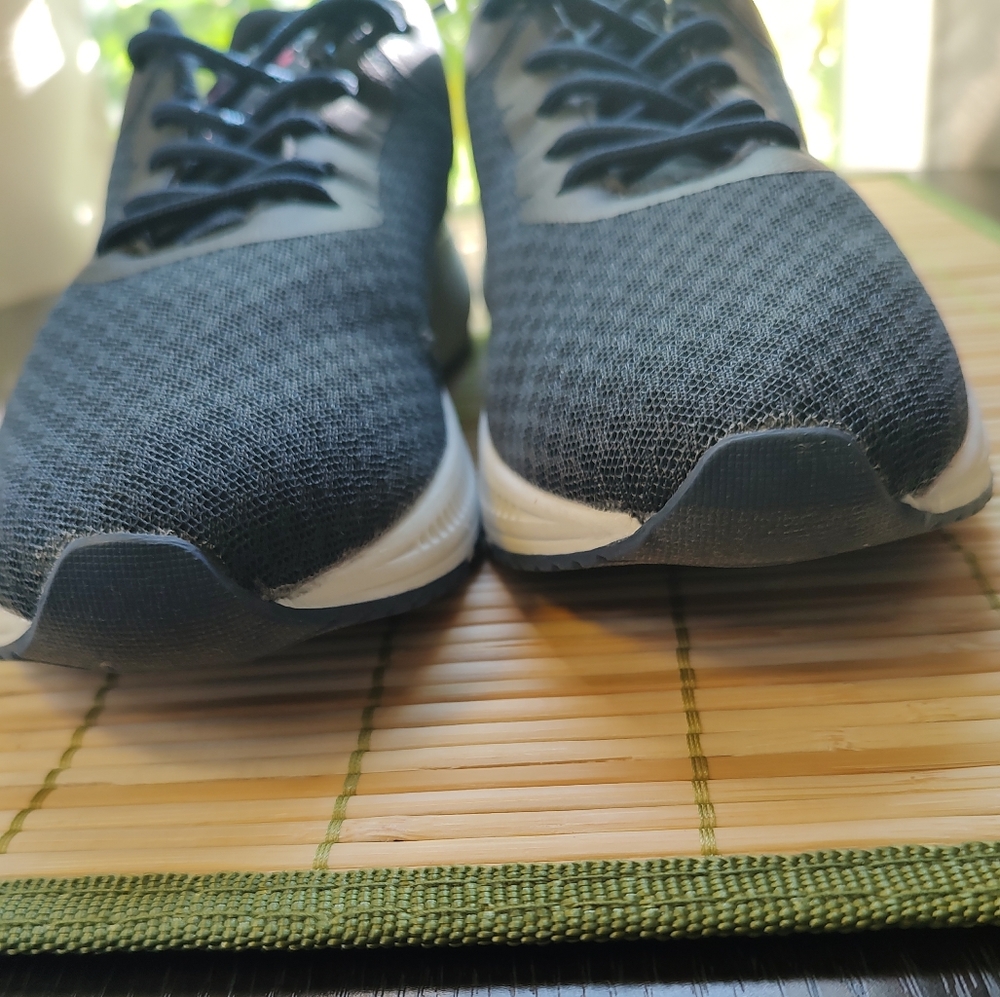 Hind athletic shoes. Navy pink trim. New. Size 7.5 - Picture 5 of 16